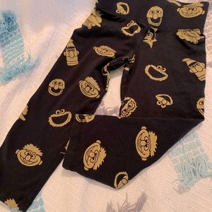 3T Sesame Street Black and Metallic Gold Characters.